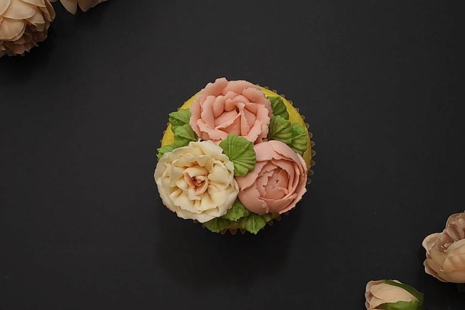 Floral frosting design