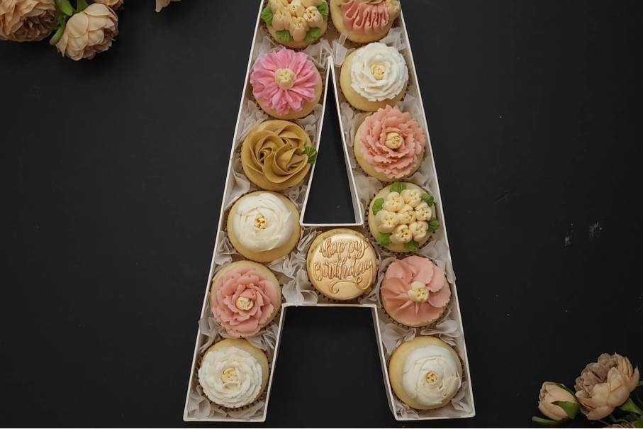 Monogram letter cupcakes