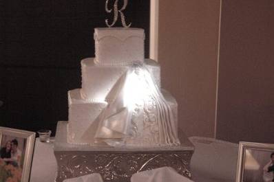 Pin spotted wedding cake