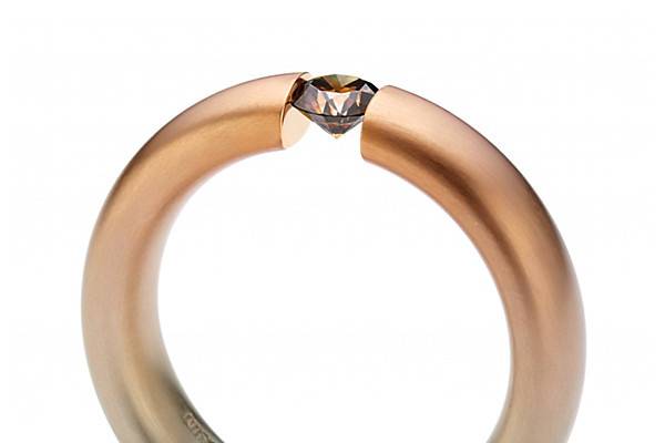 Sold at Auction: NIESSING tension ring with brilliants