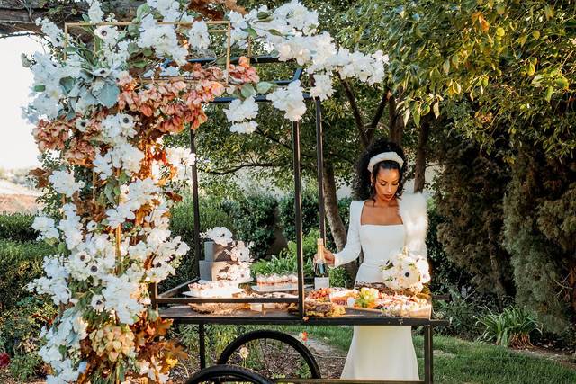 Dessert cart