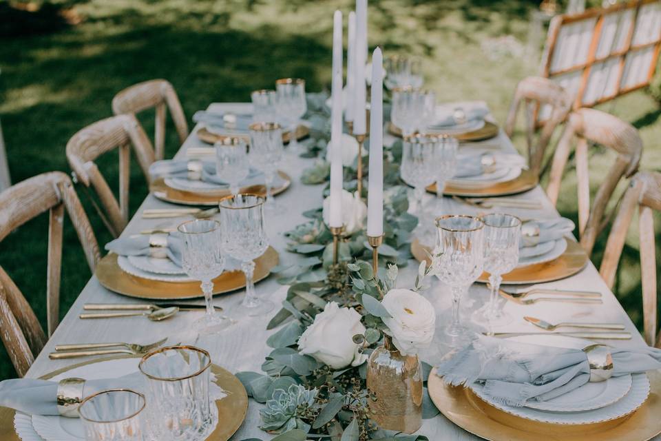 Outdoor reception table