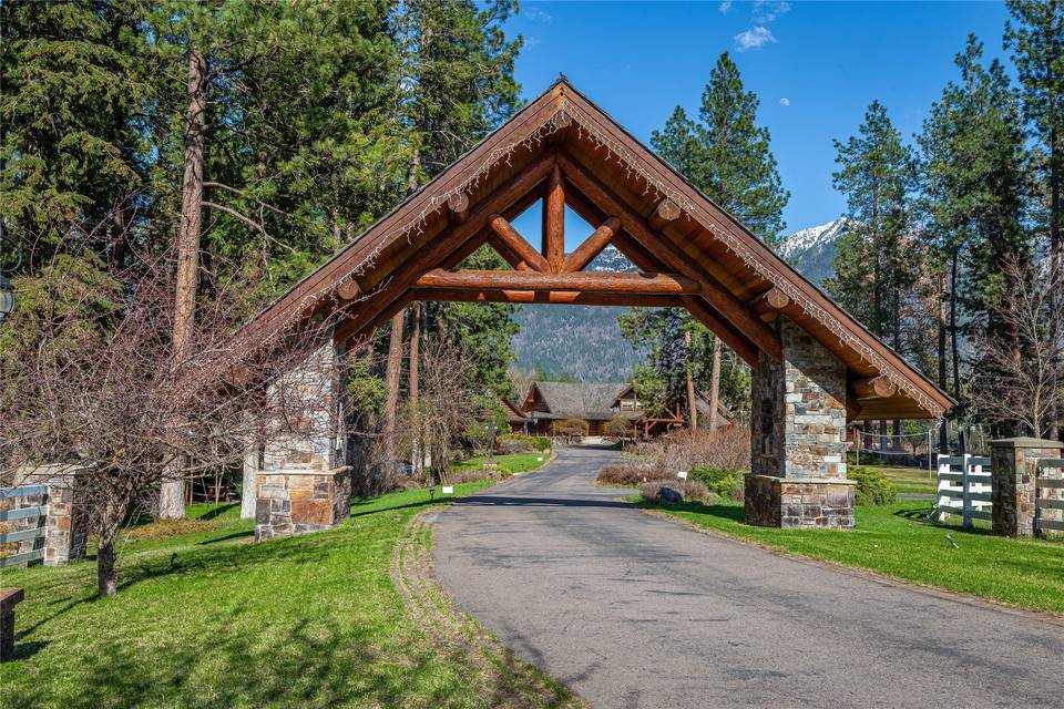 Glacier Mountain Ranch Entry