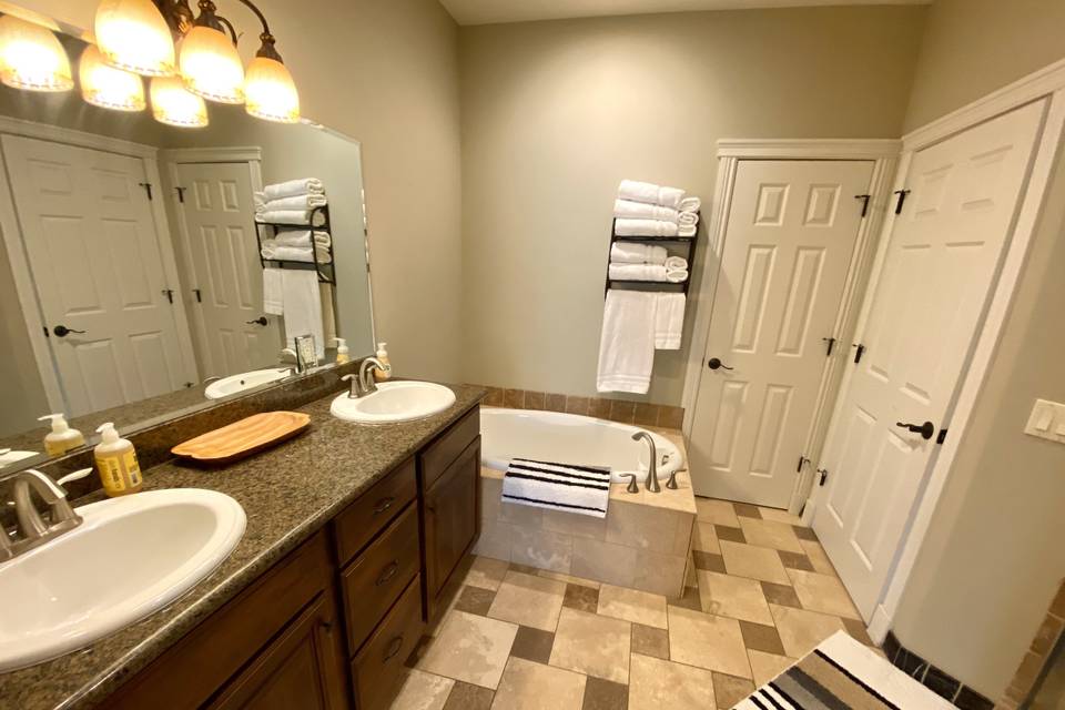 Wedding cabin bathroom