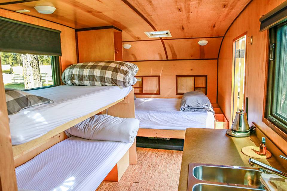 Roaming cabin-bunk bed