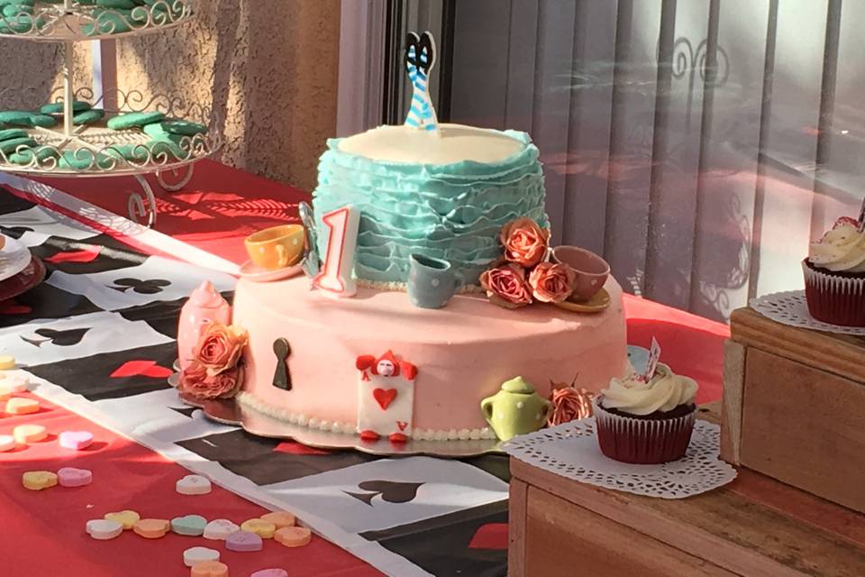 Alice and Wonderland cake