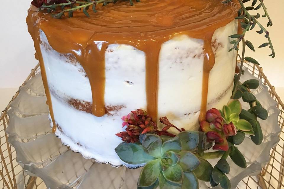 Caramel drip cake