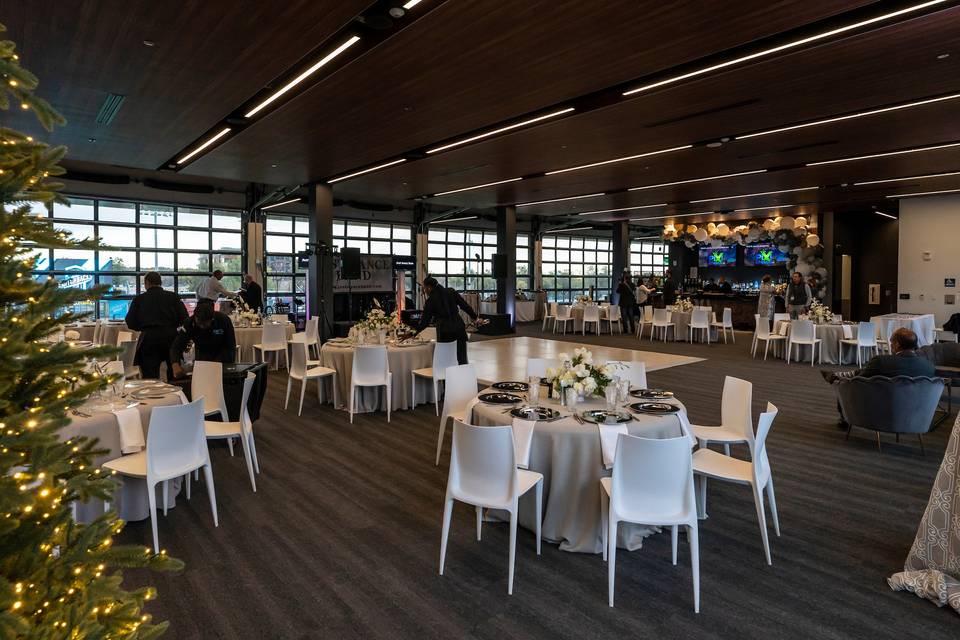 Sky Club - SE with Bar