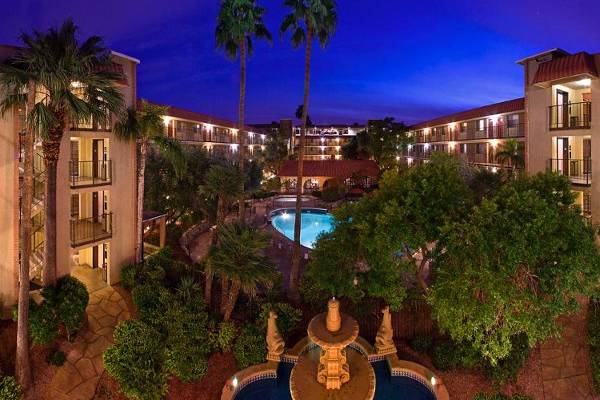 Embassy Suites by Hilton Phoenix Airport