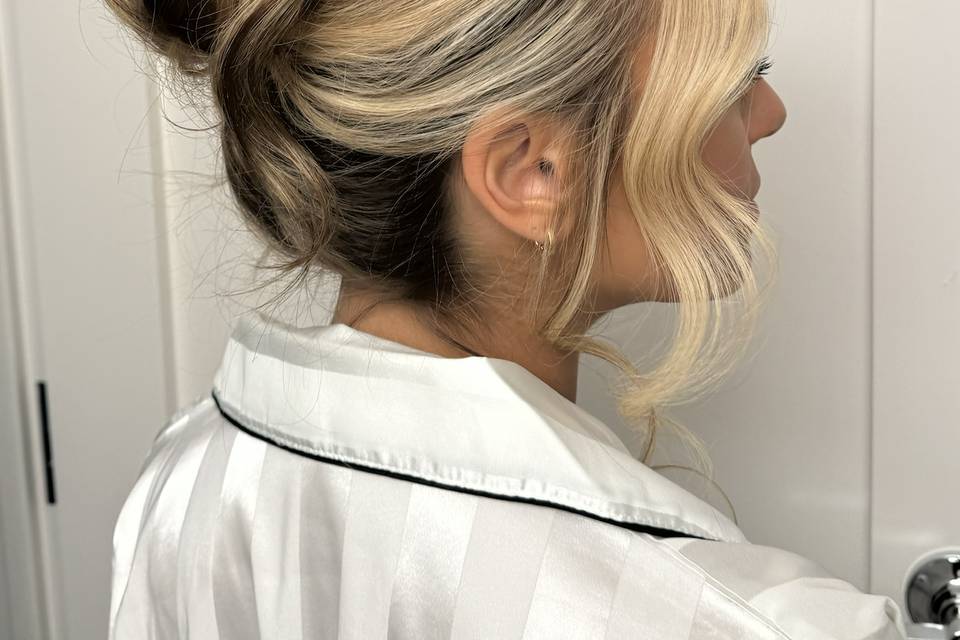 Midi messy updo