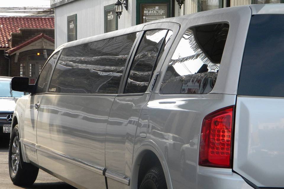 Black Tie Limousine