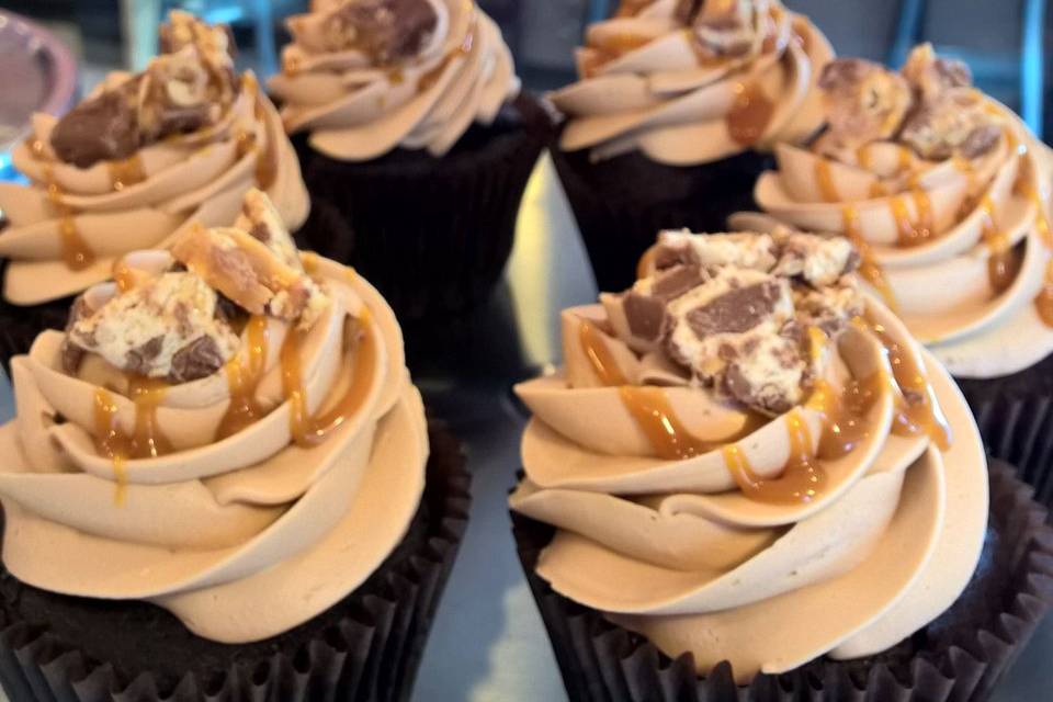 Snickers cupcake