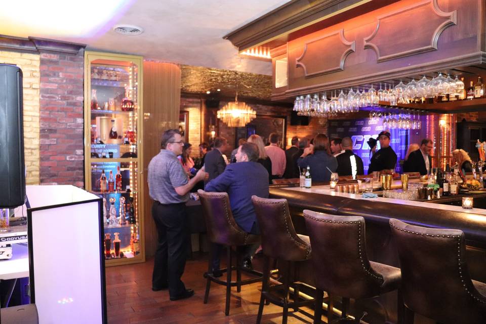 Liquor bar