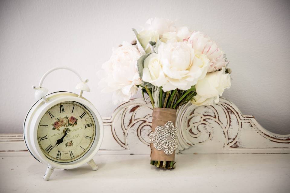 Toss the Bouquet. Hyemi & Augustine Korean Wedding @Joseph Korean Catholic Center (Min Studio Photography)