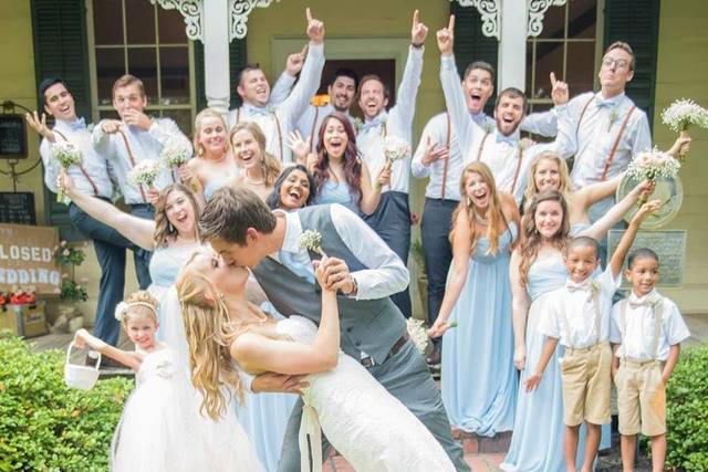 Wedding kisses