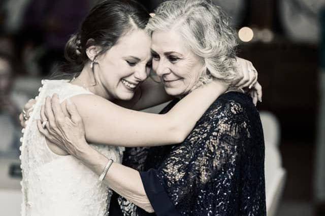Bride & mama moment