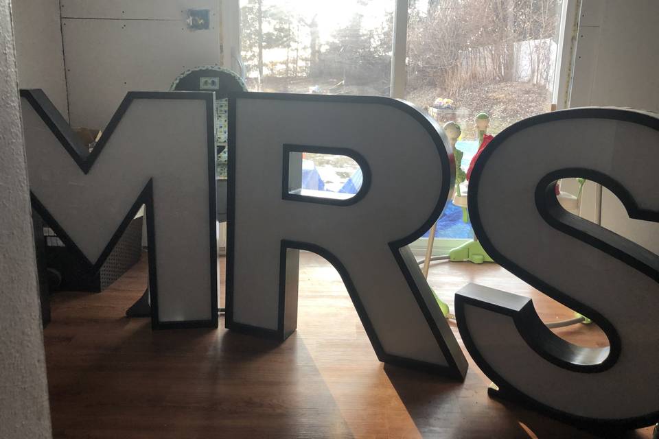MR and MRS marquee letters