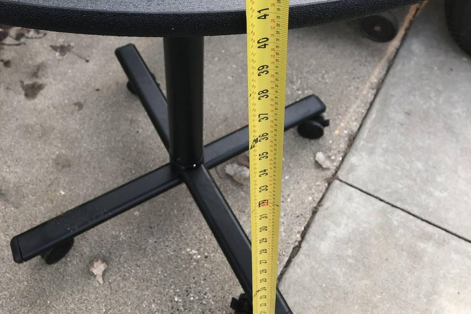 Round table adjustable heights