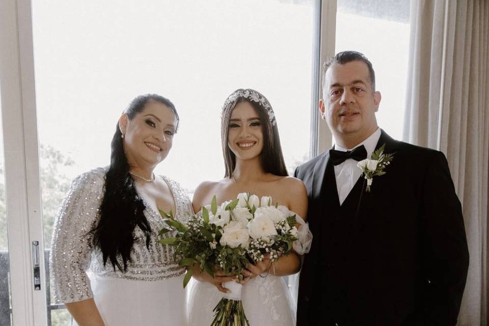 BRIDE WITH THE PARENTS