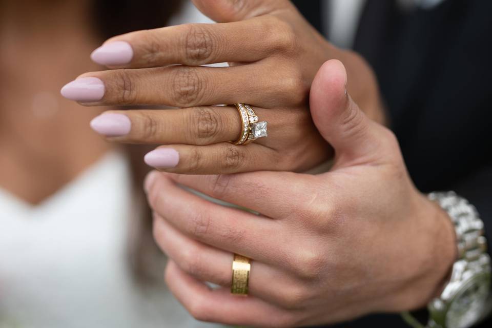 Closeup of the wedding rings - Matt Congdon Photography