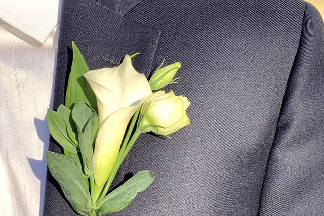 Elegant boutonniere