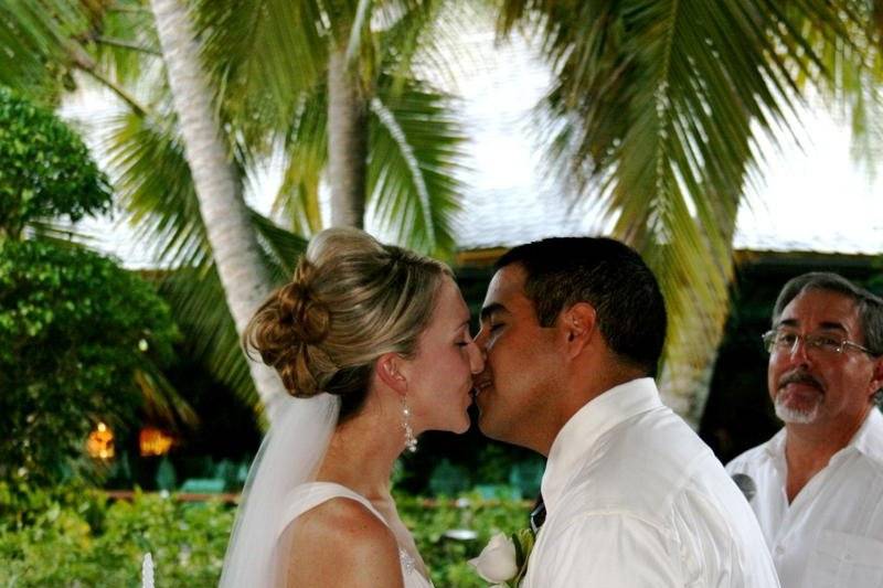 Wedding kisses