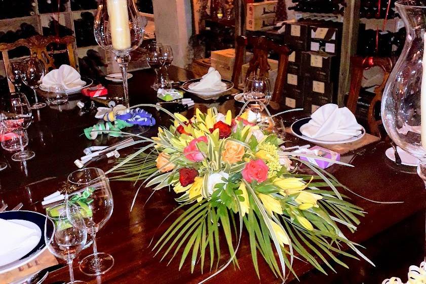 Tropical table arrangement