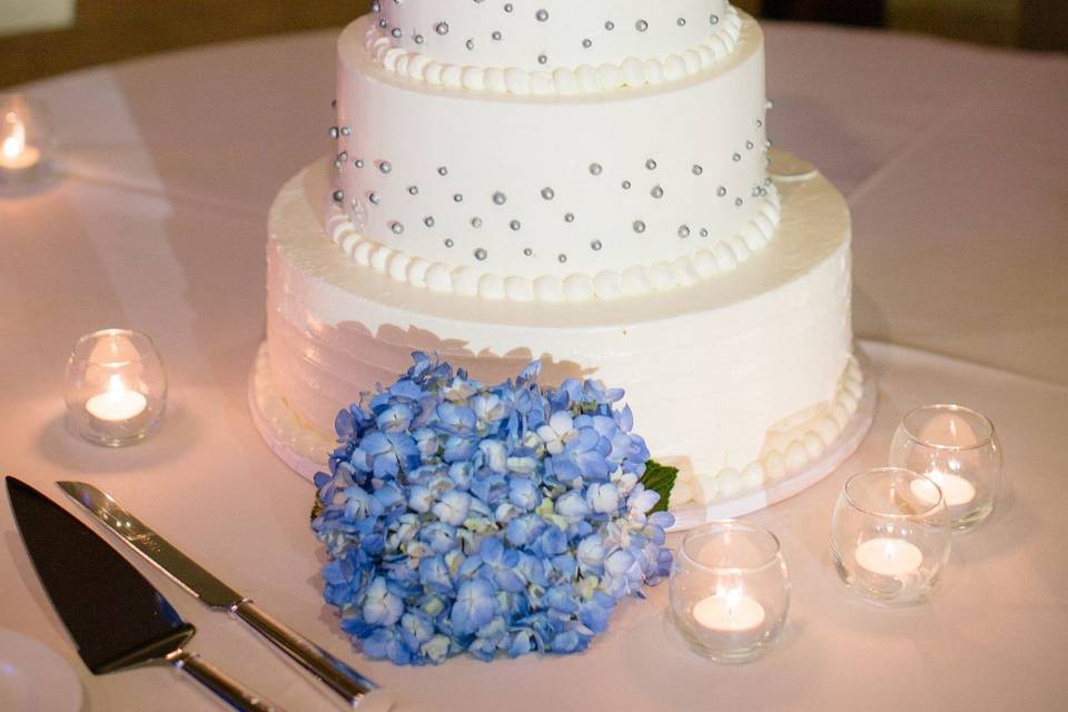 Classic wedding cake