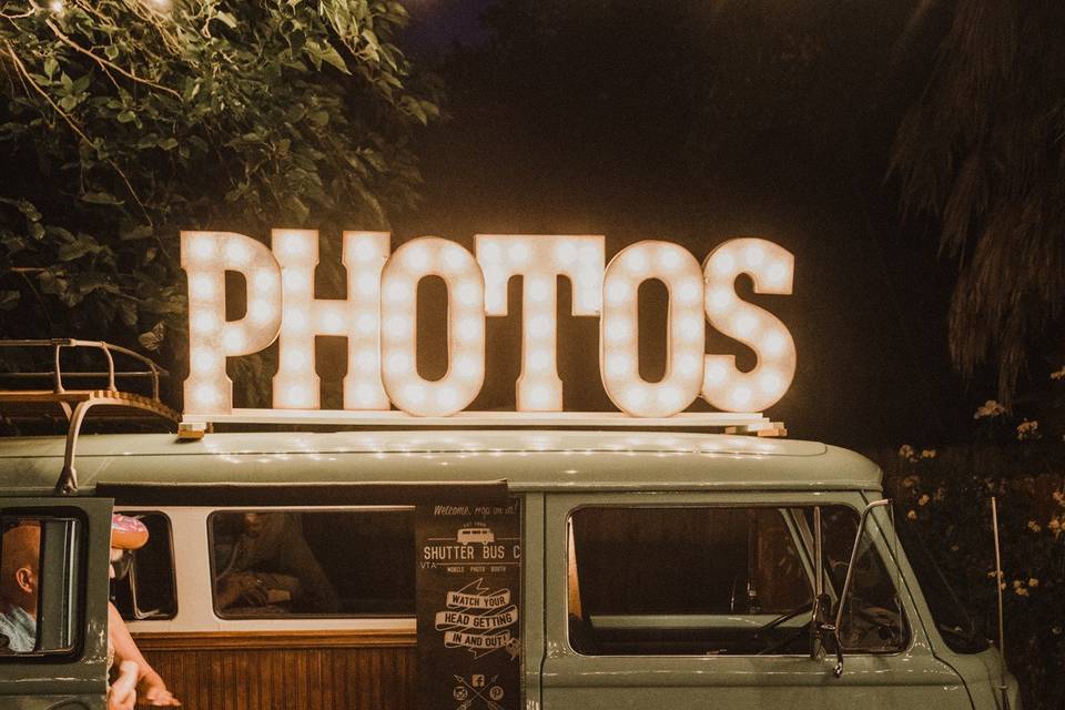 Photo bus at night