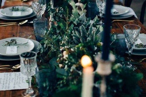 Farm table garland