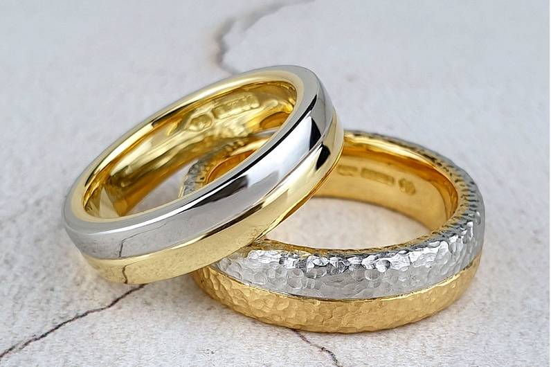 Two-colour wedding rings