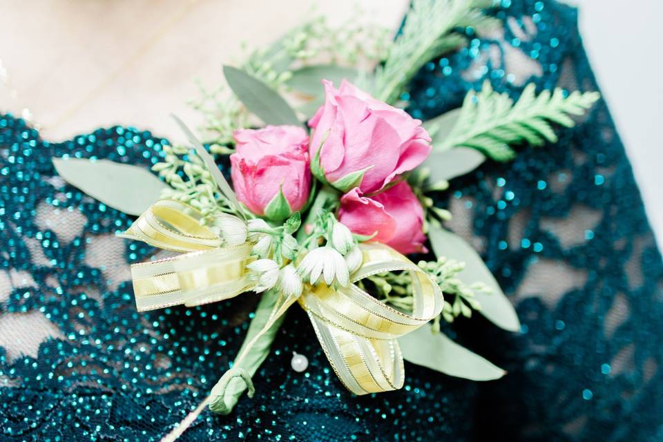 Madd Designs - Pin on Corsage