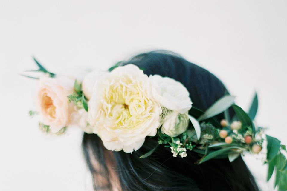 Flowers in her hair (Grace Aston Photography)