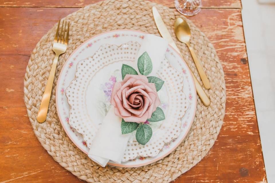 Garden party table setting