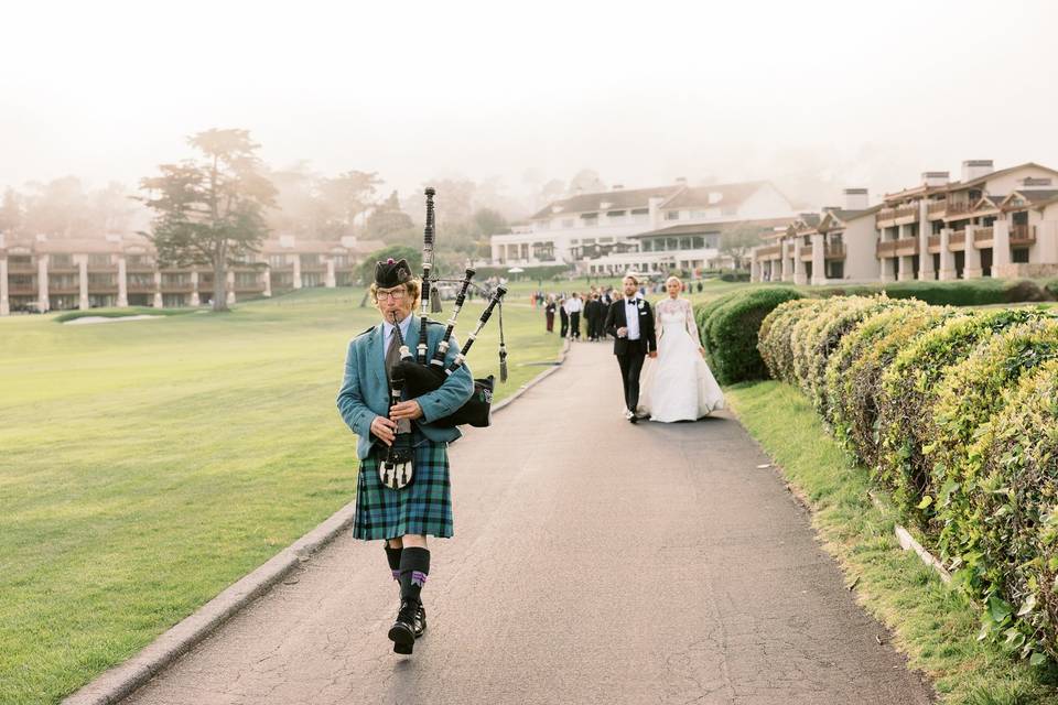 Bag piper leads guests