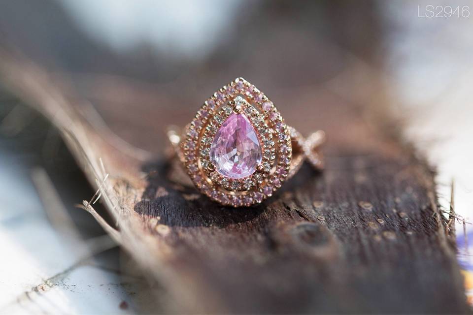 This is yet another gorgeous morganite engagement ring, from yours truly!