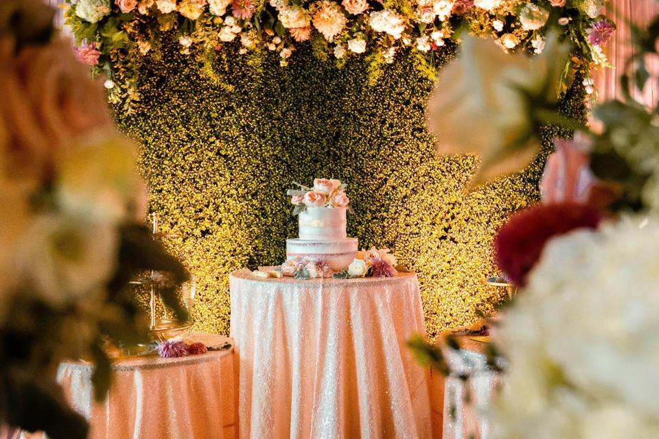 Wedding cake table