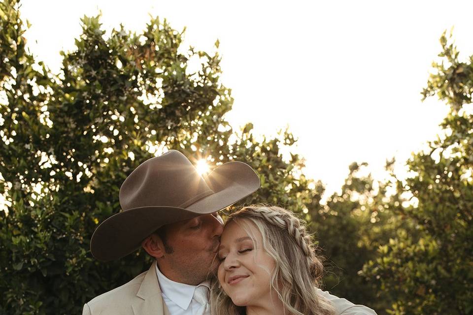 Outdoor farm couple portrait p