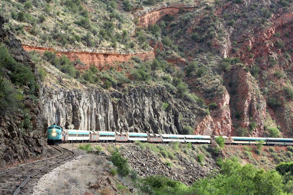 Train along the Monocline