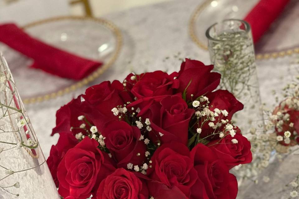 Red rose table arrangement
