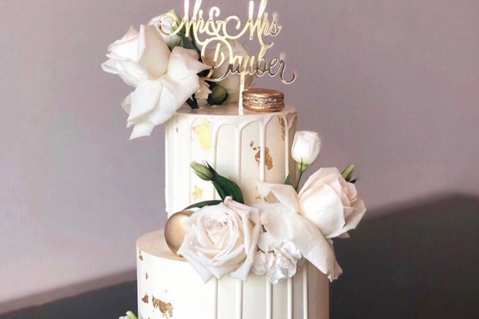 Decorative drip and gold with white roses