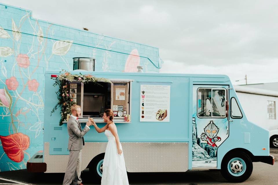 Food truck microwedding