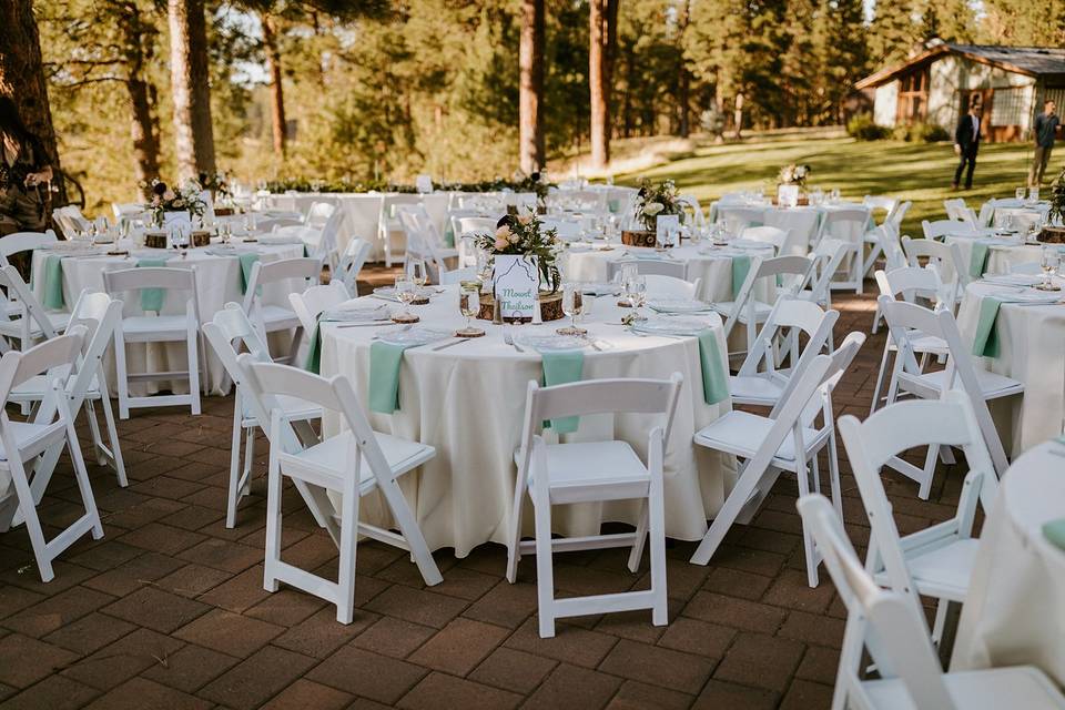 Minimalist summer wedding