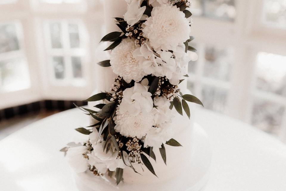 Semi Naked Wedding Cake