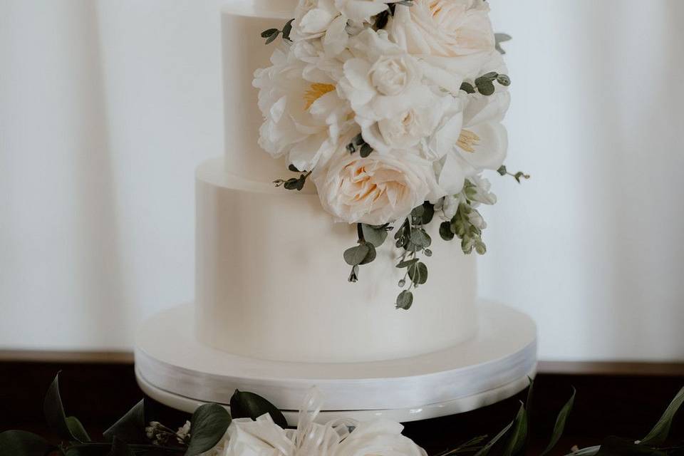 Fresh Flowers Cake