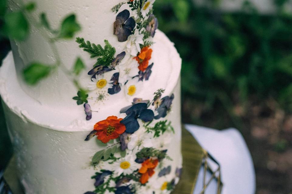 Rustic Pressed Flowers Cake