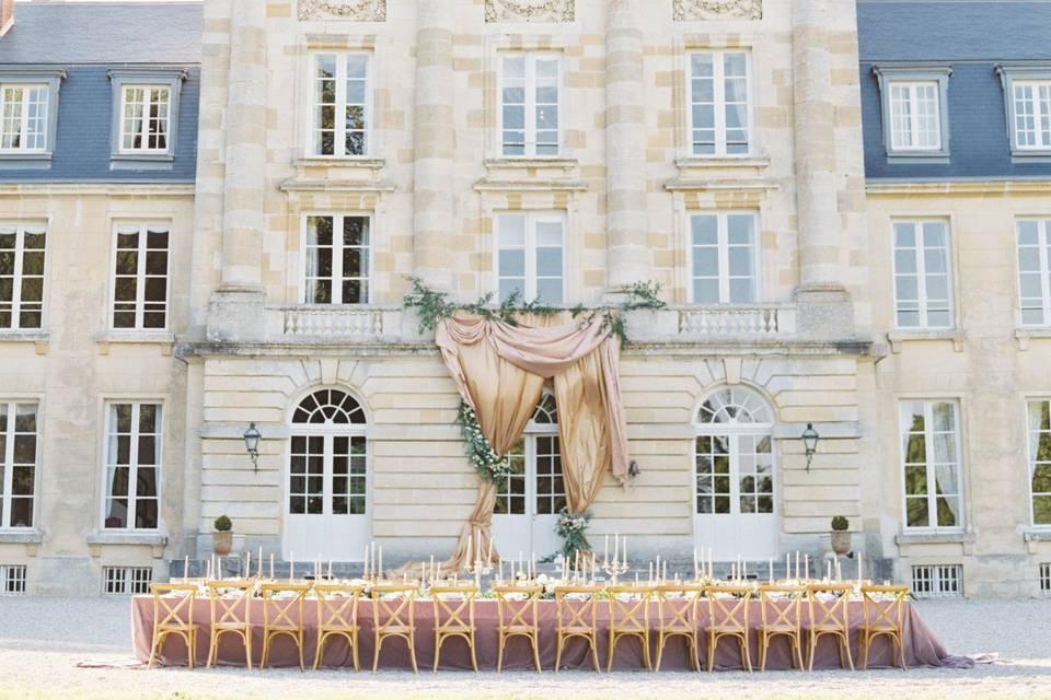 Editorial Pre-Wedding Photography in Chateau De Fontainebleau