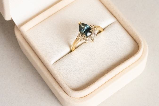 Saphire engagement ring
