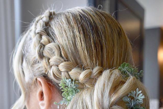 Bridal blonde updo