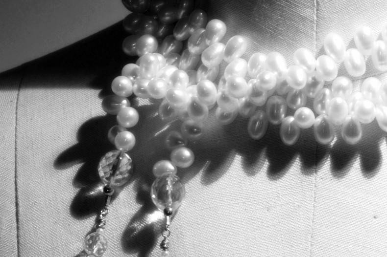 Stunning natural white freshwater pearl lariat necklace with fw pearl and crystal dangles. Wear beyond your gown!